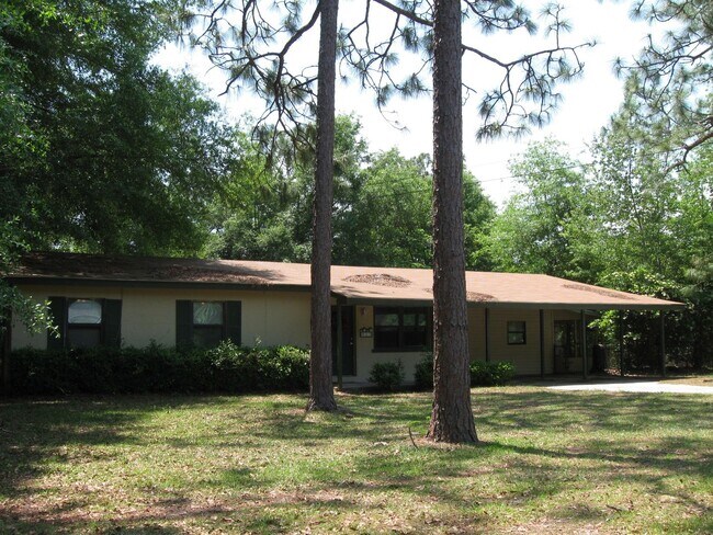 Building Photo - 823 Greenleaf Dr