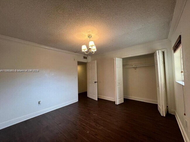 Building Photo - 8650 SW 109th Ave