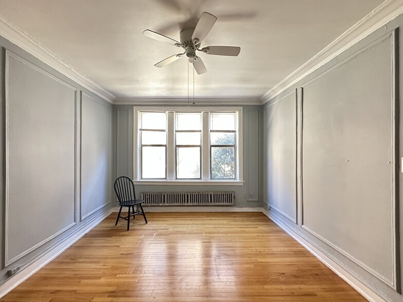 Building Photo - 1369 W Estes Ave