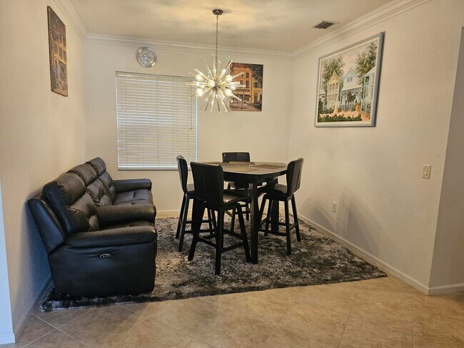 Building Photo - 7533 Topiary Ave