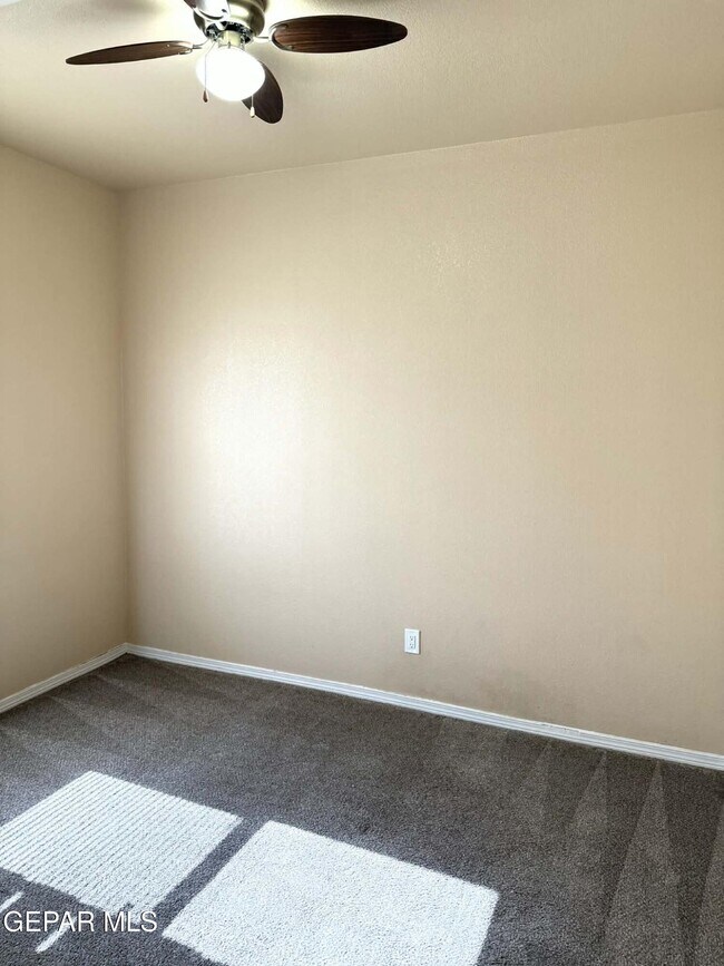 Building Photo - 10405 Canyon Sage Dr