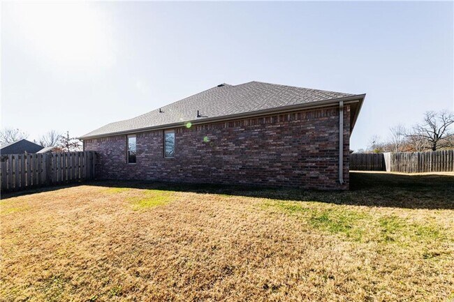 Building Photo - 3644 W Country Mdws St