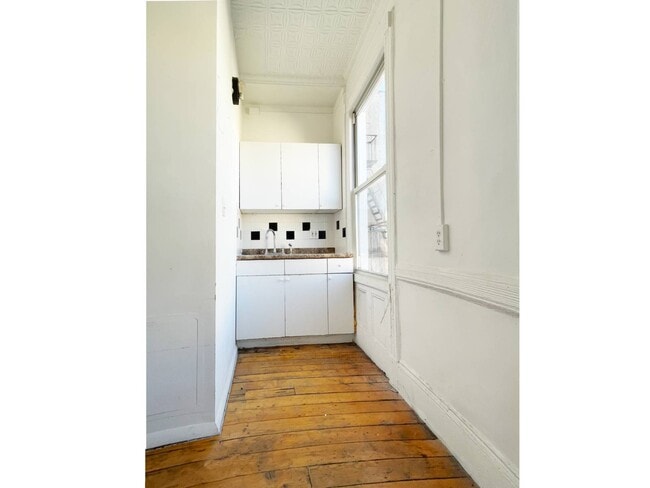 Building Photo - 155 India St