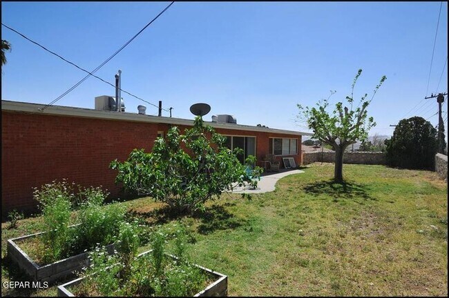 Building Photo - 4233 Hampshire Ln