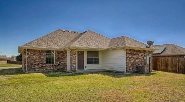 Building Photo - MOVE IN READY