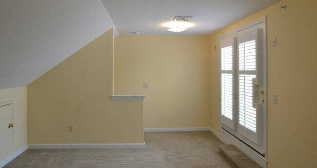 Building Photo - 44 Russell Pl