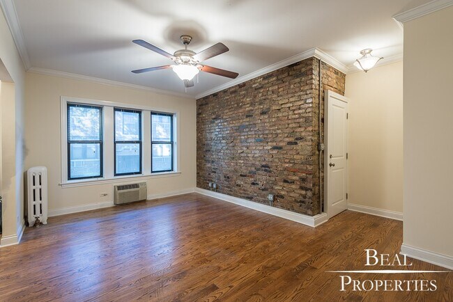 Building Photo - 744 W Addison St