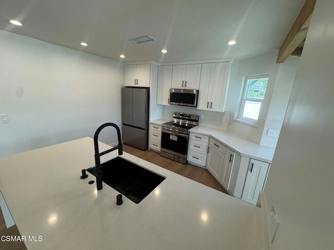 Building Photo - 21420 Chatsworth St