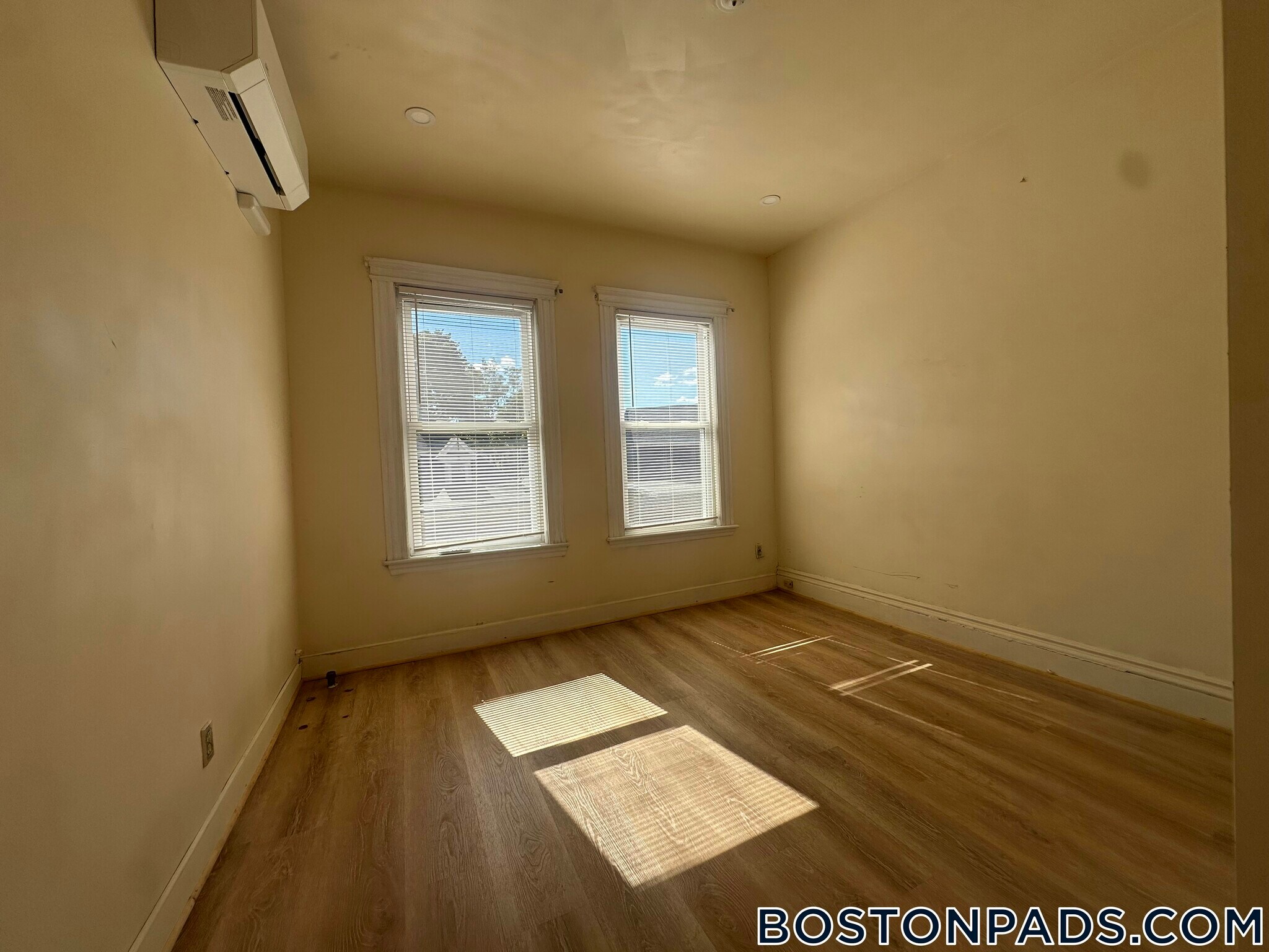 Building Photo - 127 Harrishof St