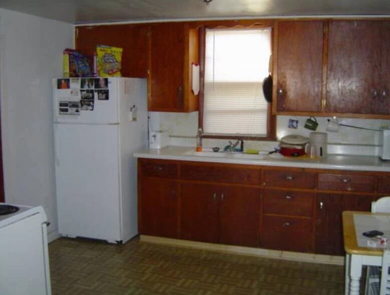 Kitchen - 104 2nd St