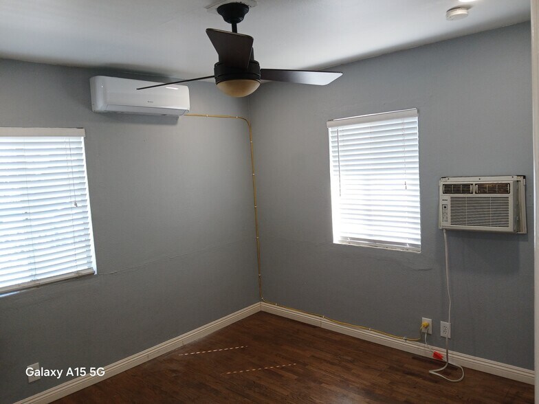 Building Photo - 15450 Country Club Dr