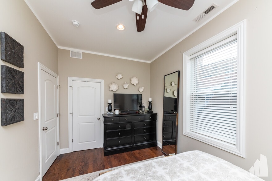 Building Photo - 839 Lyman Ave