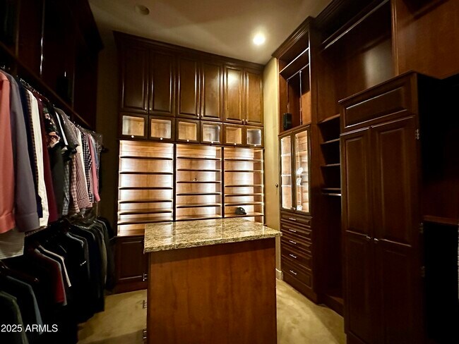 Building Photo - 5711 W Linda Ln