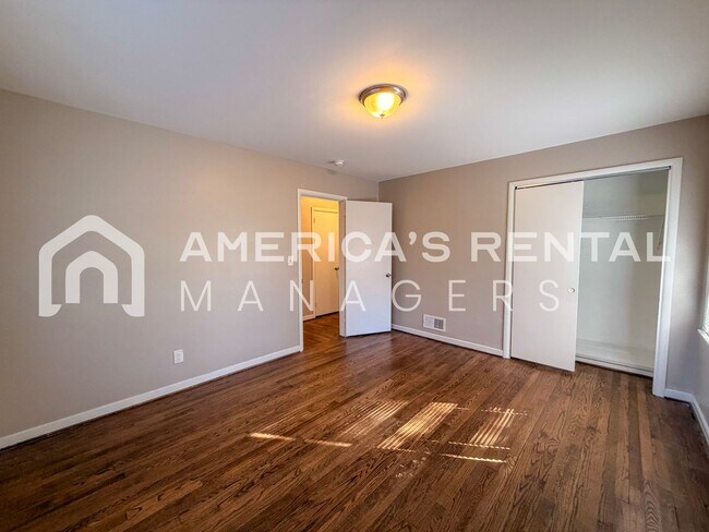 Building Photo - Half-Month Off Move-in Special! Cozy & Convenient 3-Bedroom Home for Rent! SECTION 8 FREINDLY!