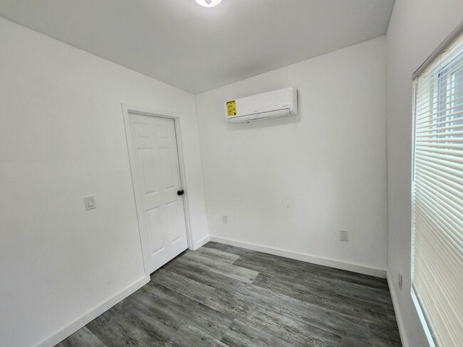 Building Photo - 1546 Moonflower St