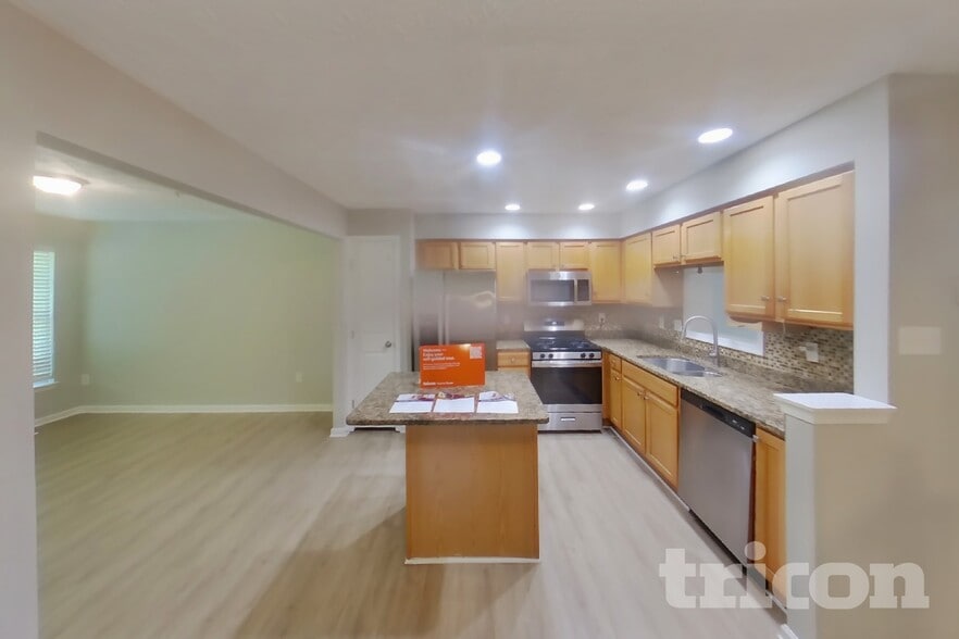Building Photo - 9845 Bayline Cir