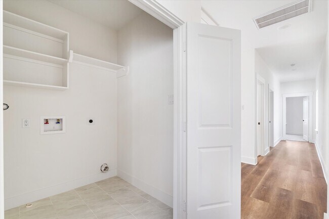 Building Photo - 131 S Virginia St