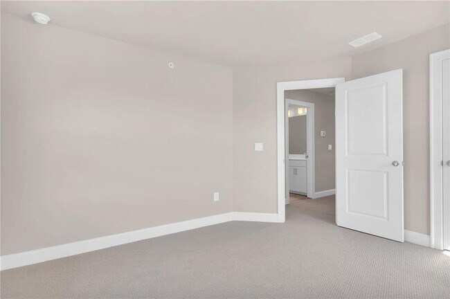 Building Photo - 423 Lincoln St