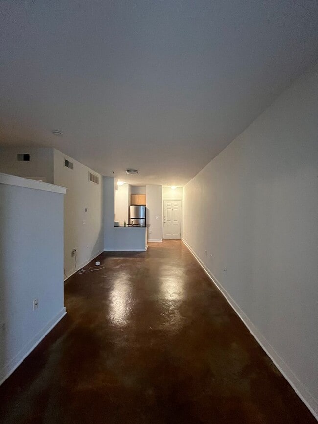 Building Photo - Urban Living at Bristol on Broadway – Walk to Vanderbilt, Studio Unit with Washer/Dryer, Assigned...