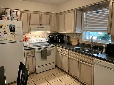 Building Photo - Charming 3BR Home | Large Fenced Yard + Prime Location