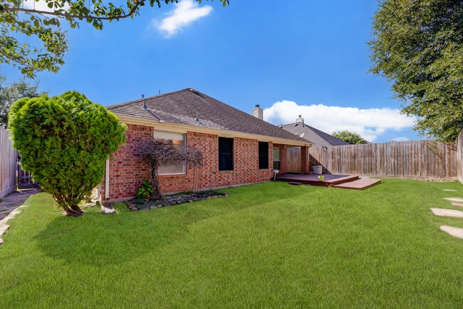 Building Photo - 18818 Woodbreeze Dr