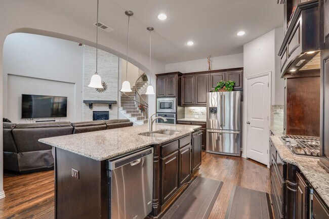 Building Photo - Beautiful home with elegant curved stairca...