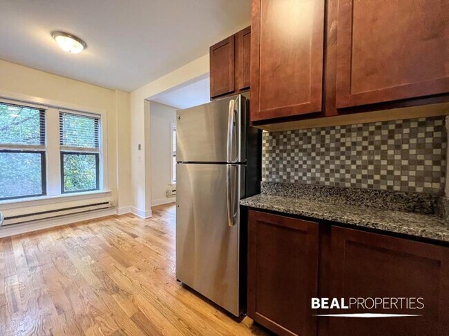 Building Photo - 1 bedroom in CHICAGO IL 60613