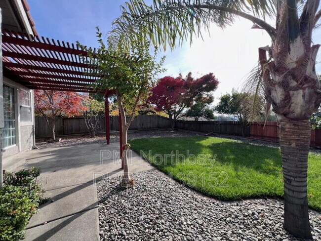 Building Photo - 3213 Hilton Head Dr