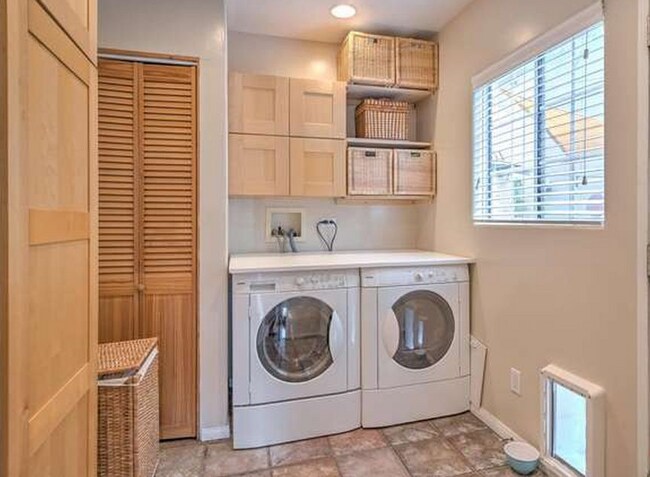 Building Photo - Beautifully Remodeled Home in Fantastic Westside Village/Palms location