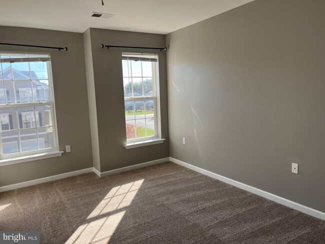 Building Photo - 206 Brook Meadow Dr