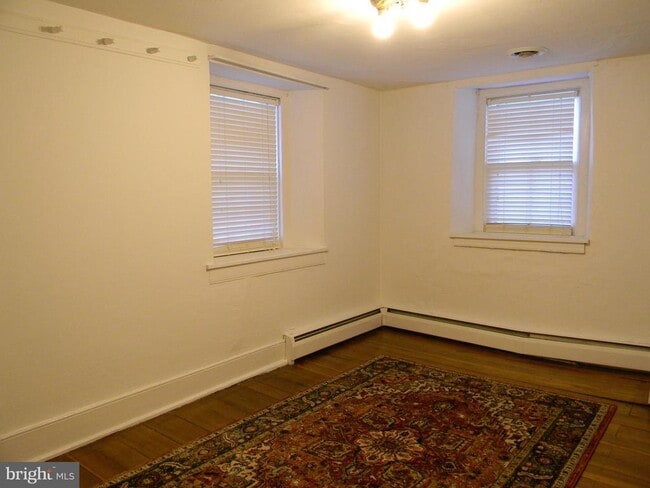 Building Photo - 863 Lombard Rd