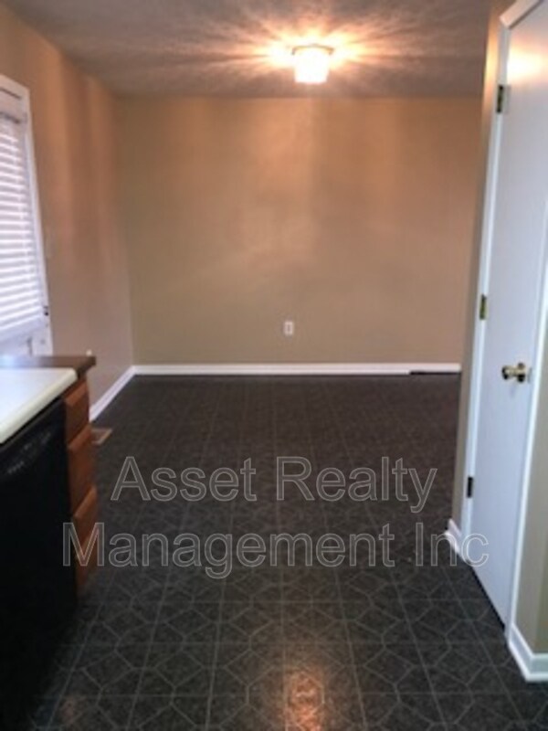 Building Photo - 1685 Meadow Spring Dr