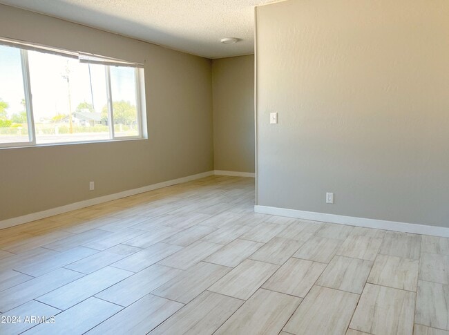 Building Photo - 6413 E Avalon St