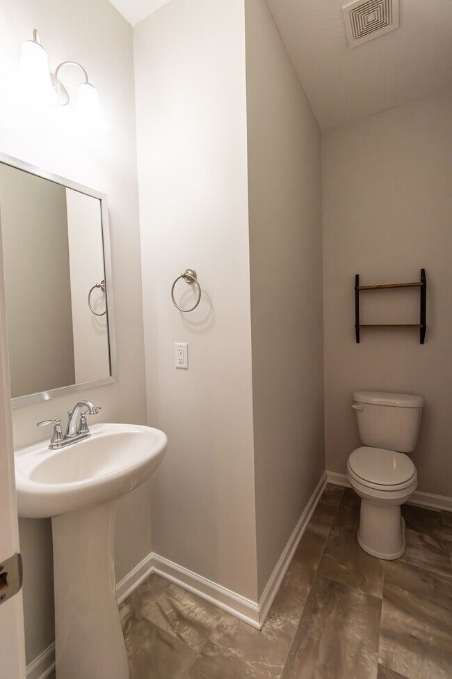 Building Photo - 57 White Pine Way