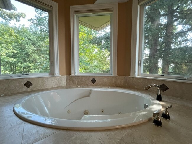 Building Photo - Forest-View Luxury Home with 5 Bedrooms, Luxury Primary Suite & Gourmet Kitchen