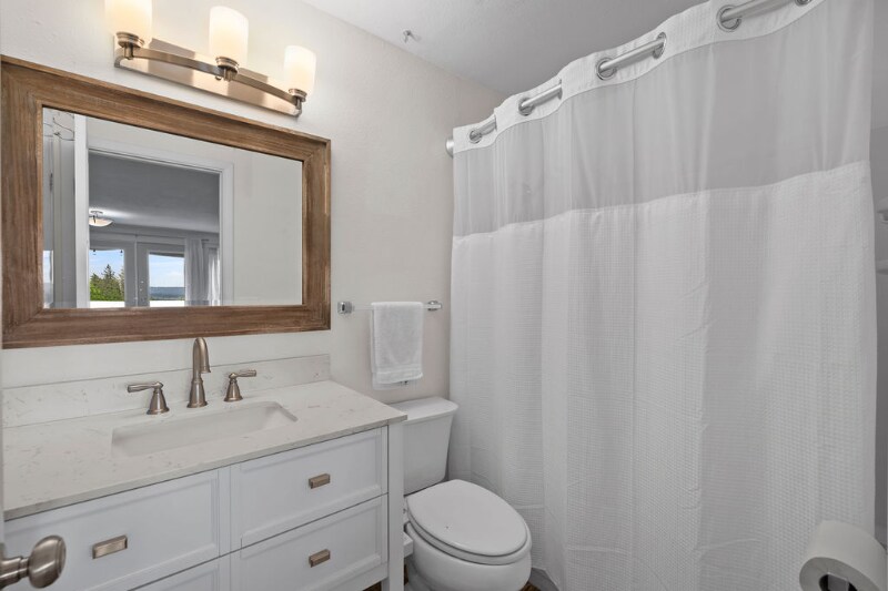 Building Photo - 844 W Cliff Dr