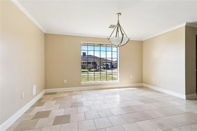 Building Photo - 8305 Fairfax Dr