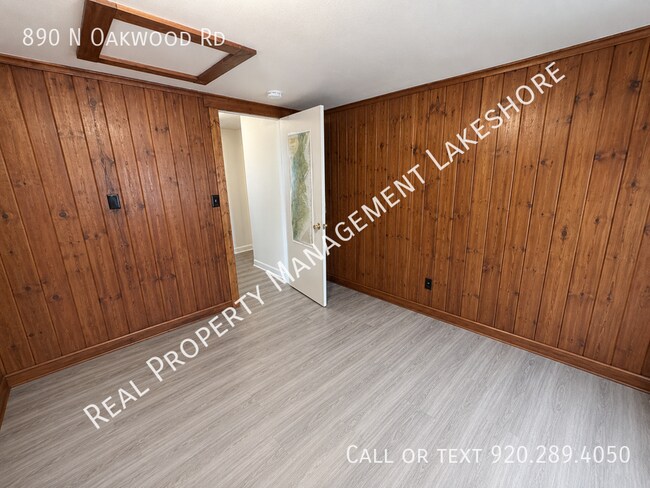 Building Photo - 890 N Oakwood Rd