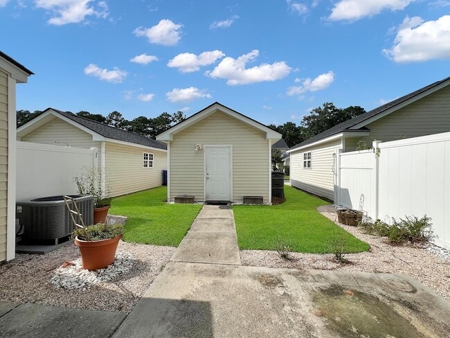 Building Photo - 4824 Willow Brook Ln