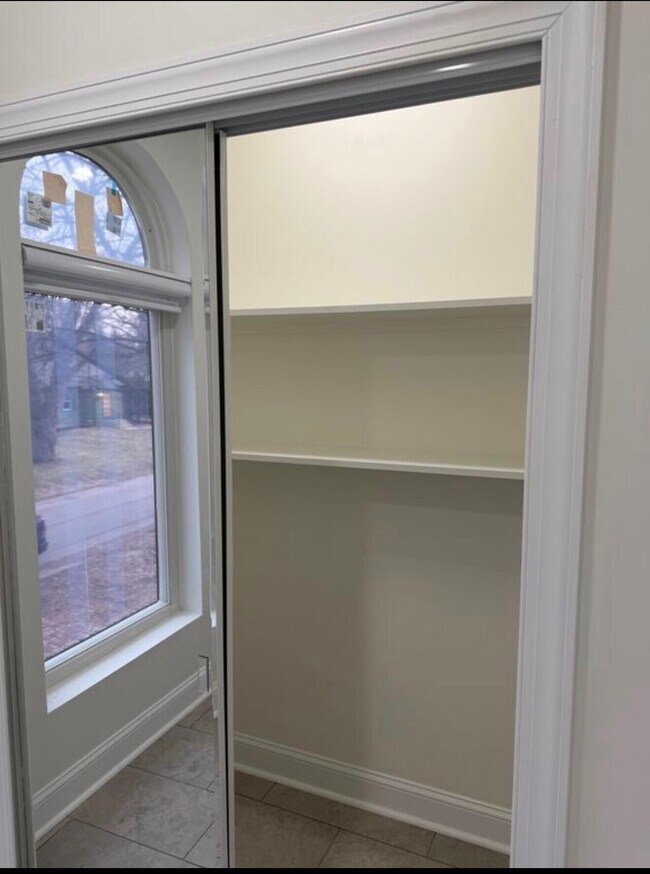 Building Photo - 3455 La Salle Dr