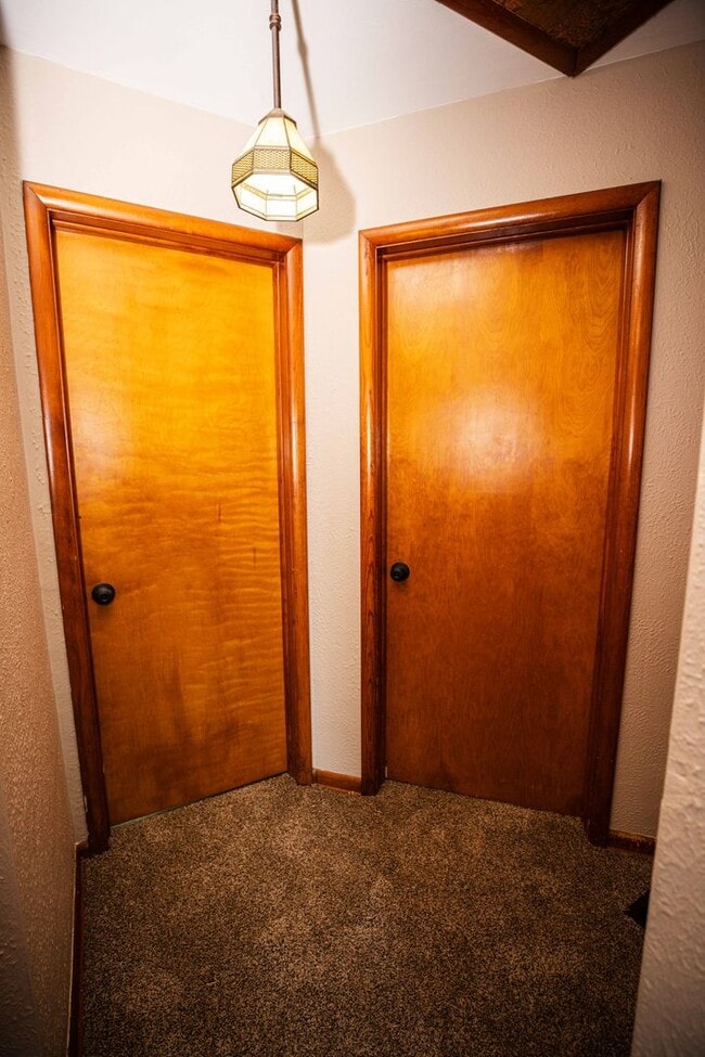 Building Photo - Beautifully remodeled two bedroom home for rent. Central A/C, updated kitchen an bathroom, new fl...