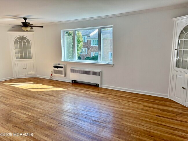 Building Photo - 283 Spring St