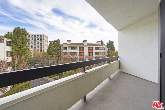 Building Photo - 2102 Century Park Ln