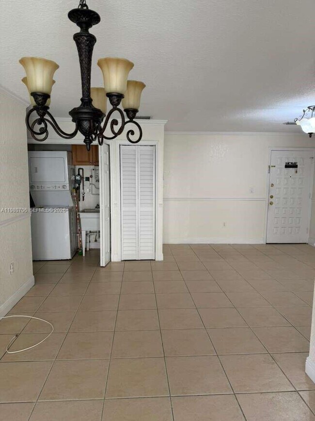 Building Photo - 6246 SW 136th Ct