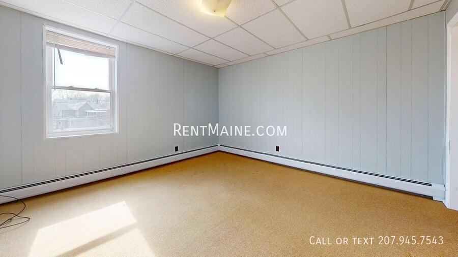 Building Photo - 281 Main St