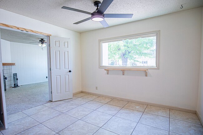 Building Photo - 3 Bedroom 1.75 bath with Solar Panels