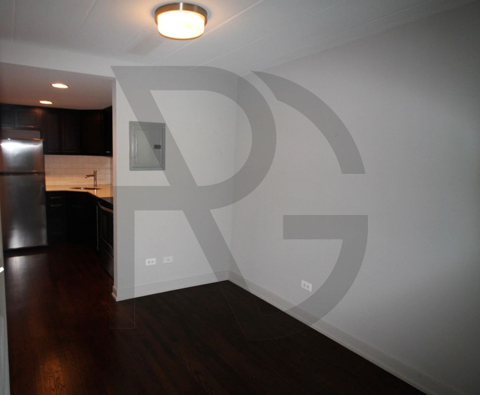 Building Photo - 6119 N Kenmore Ave