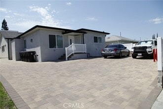Building Photo - 2251 N Catalina St