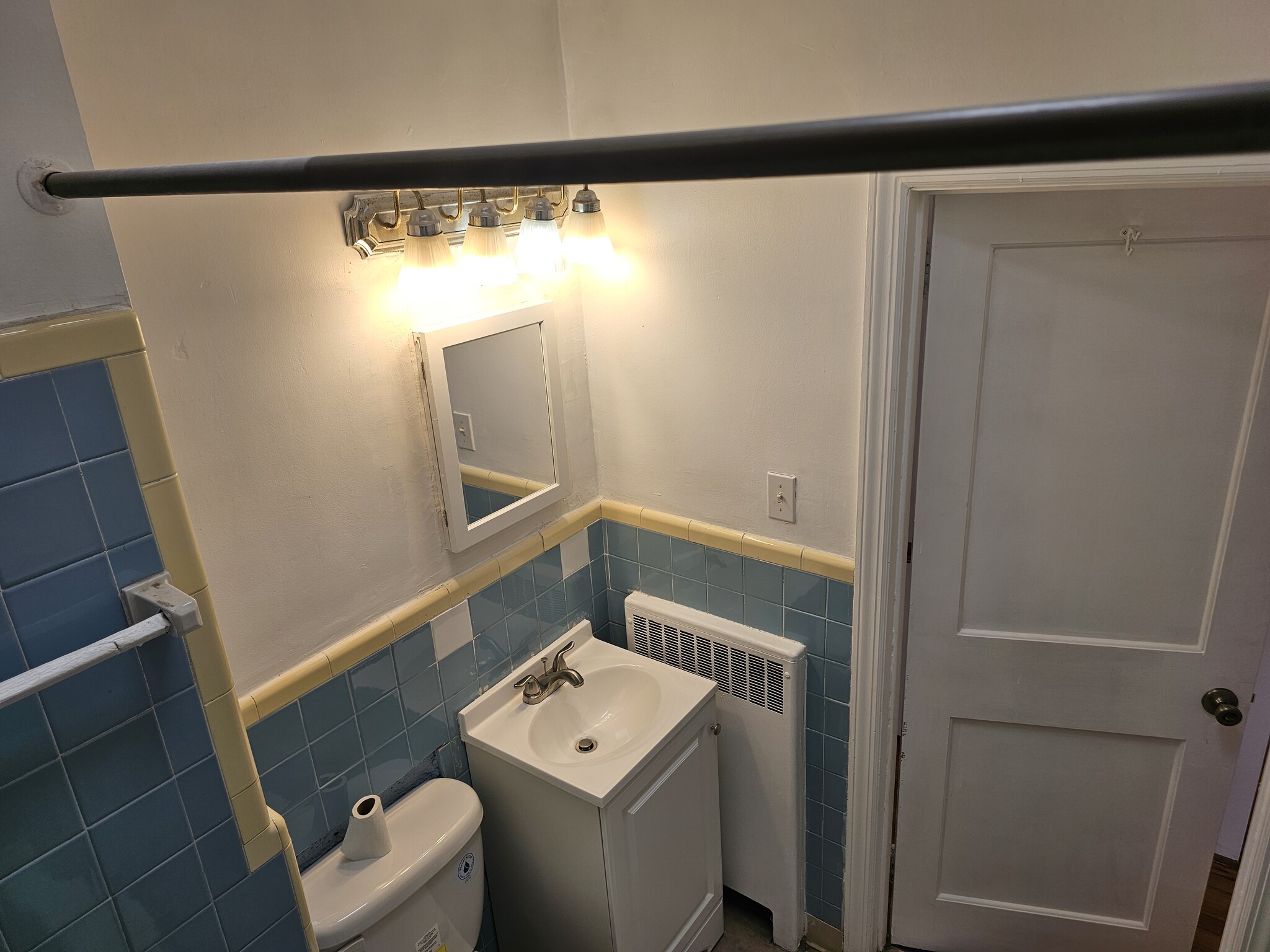 2nd bathroom - 1268 Stirling St
