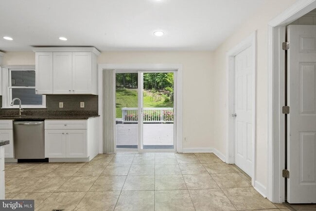 Building Photo - 2652 Collins Ct